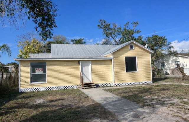 Charming 4BR/2BA Lakeland Home NO APPLICATION FEE! photos photos