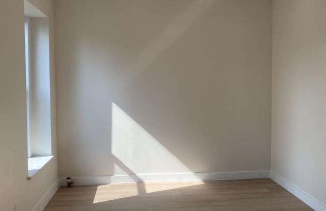 76 4th Avenue Gallery 3