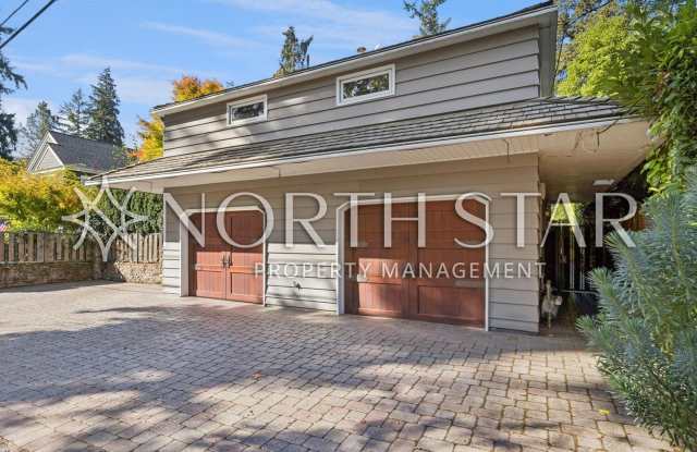 Canal Living in the Heart of Lake Oswego Gallery 3