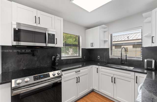 601 SW 1st Street, Hallandale Beach, FL 33009 photos photos