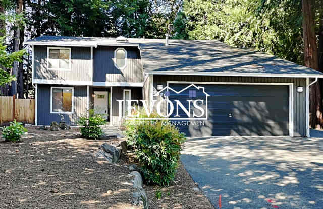 Charming 3-bedroom single-family home with spacious fenced yard, washer/dryer included – Minutes from East Sammamish Park! photos photos