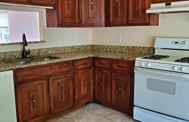 15268 CLOVERDALE Road Gallery 2