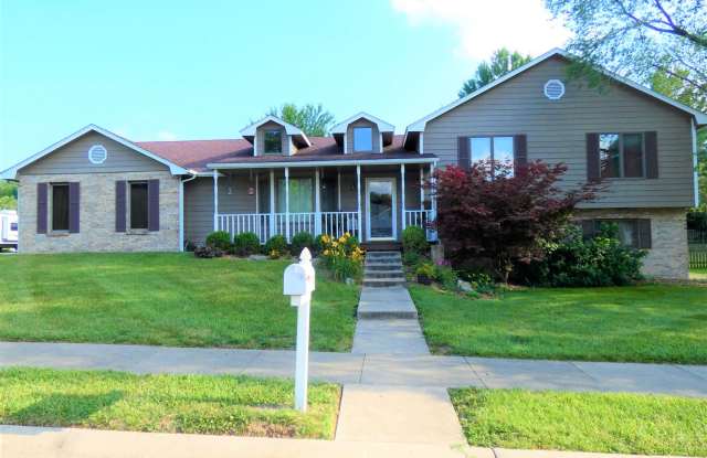 Spacious 4BR/2.5BA House in Fantastic Woodrail South Location On Large Corner Lot of a Cul-de-sac. Close to Schools, Shopping  Dining. AVAIL. NOW - 1208 Chadwick Drive, Columbia, MO 65203