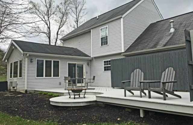 Beautiful 3BR Home with Solar Panels in Winslow Farm! Gallery 3
