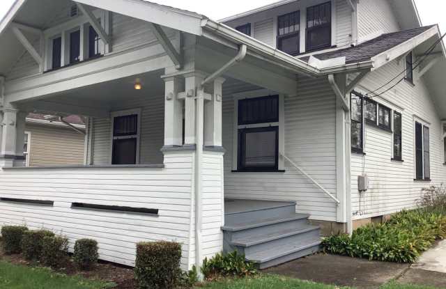 3 Bedroom House - Downtown - Available June 2,2027 Gallery 1