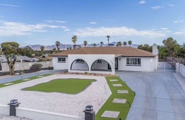 3485 Shamrock Avenue - 3485 Shamrock Avenue, Paradise, NV 89120