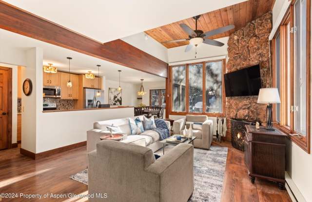 374 Meadow Ranch Road Gallery 3