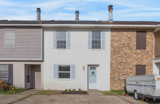 Rare Find, Newly Remodeled Townhome in Duson! photos photos