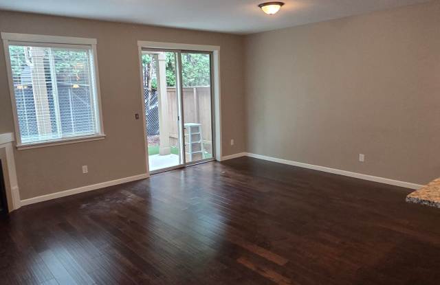 Spacious 3 Bedroom, 2.5 Bathroom Home in Prime Location Gallery 4