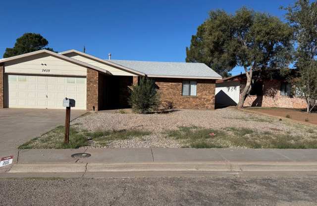 3 Bedroom 2 Bath Conveniently Located House! - 2409 Utah Avenue, Alamogordo, NM 88310
