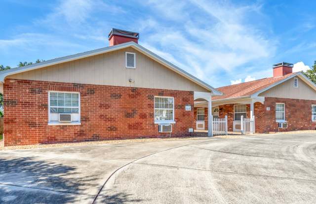 Unfurnished/Annual Rental 1br/ba/1 carport available now! photos photos