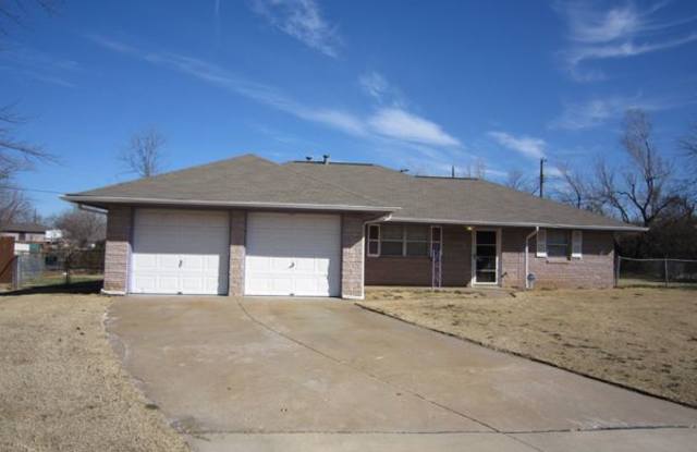 4910 Fox Ct - 4910 Fox Court, Oklahoma City, OK 73111