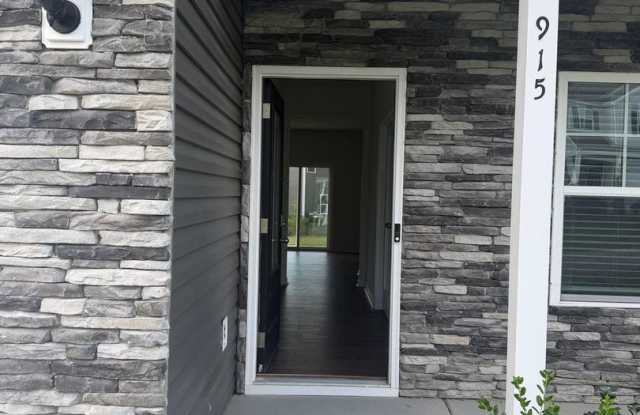 West Knoxville 37932 - Beautiful 2024 built 3-bedroom, 2.5-bath home - Contact Bako Patel (865) 283-5600 Gallery 3