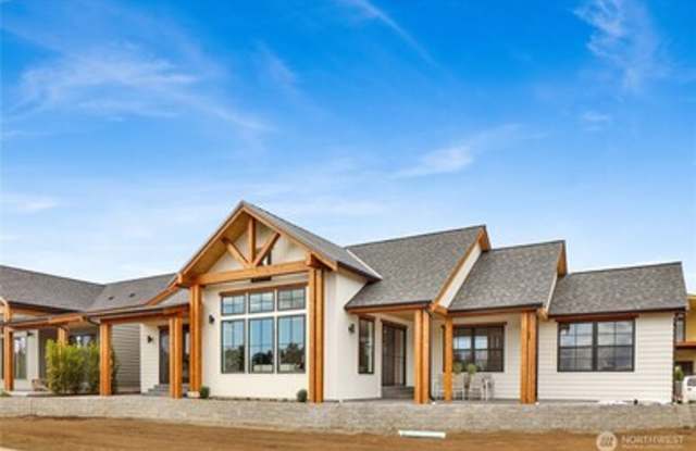 Brand NEW 3 Bedroom Condo for rent in Lynden! photos photos