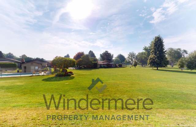763 1/2 Village Way - Golf Course View Gallery 4