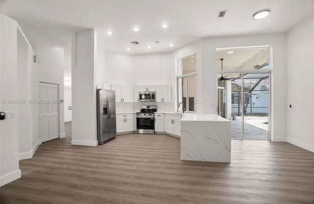 2611 Oakbrook Court photos photos