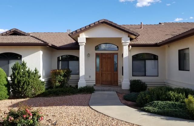 10453 East Old Black Canyon Highway'VACATION RENTAL' - 10453 East Old Black Canyon Highway, Prescott Valley, AZ 86327