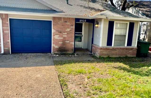 Charming 2-bedroom 1 bath 1 car garage located in desirable NW area - 8928 Golden Brook, San Antonio, TX 78250