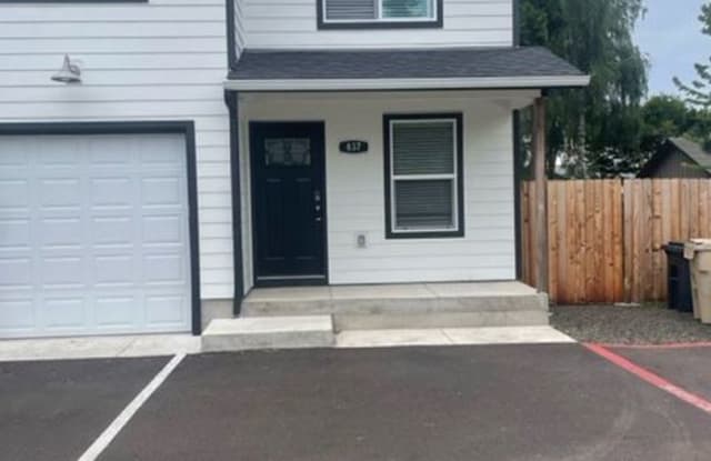 839 W Oak St. - 839 West Oak Street, Lebanon, OR 97355