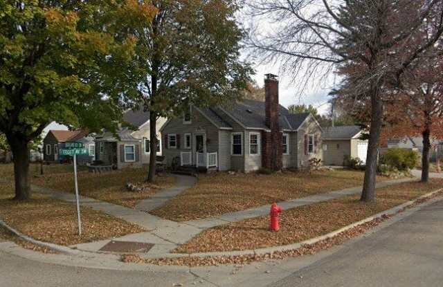 427 Highland Rd - 427 Highland Road, Willmar, MN 56201