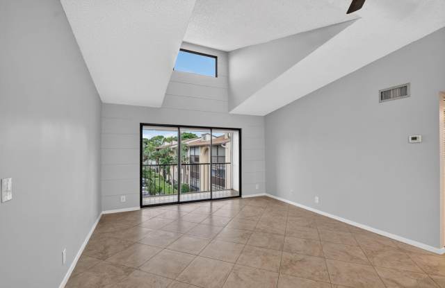 812 SKY PINE Way Gallery 2
