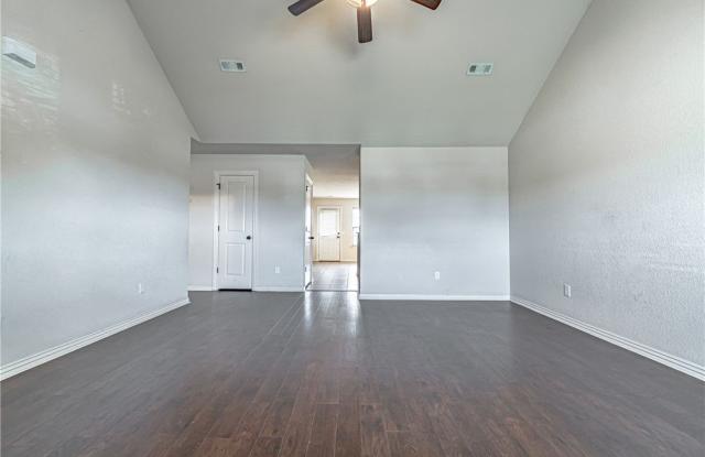 926 Kensington Drive Gallery 2