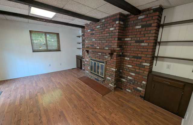 Kenwood Charmer - Section 8 Friendly photos photos