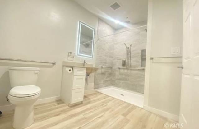 1208 S Hamblin lot: 2 Gallery 3