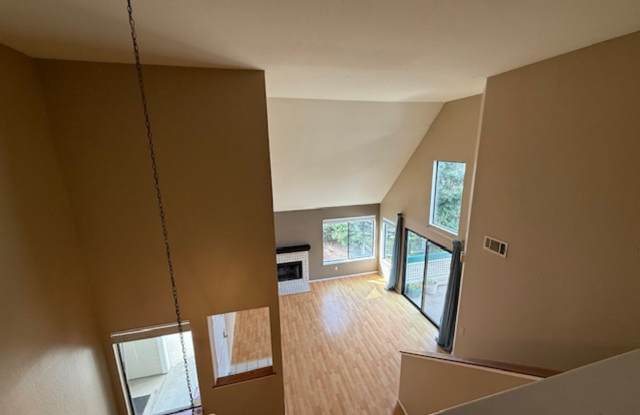 Spacious 1-Bedroom Condo in Quiet Hilltop Neighborhood - 3637 West Court, Richmond, CA 94806