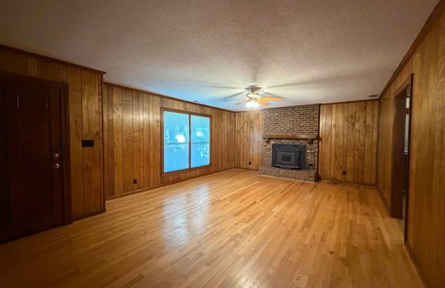 Adorable Home in Rock Creek! Gallery 4