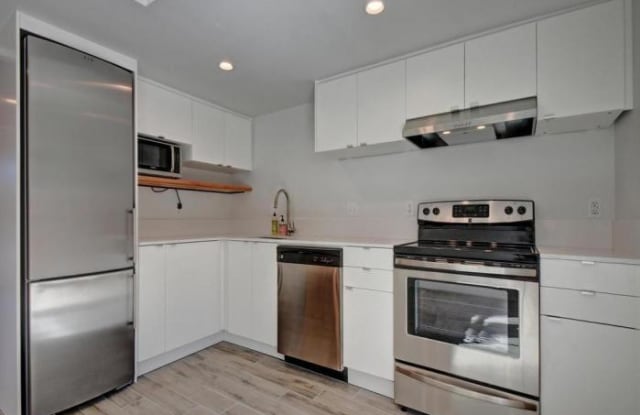 Dawn Ridge Townhomes - 3202 Mossrock Drive, Austin, TX 78757