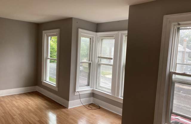 129 1/2 W Schuyler St photos photos