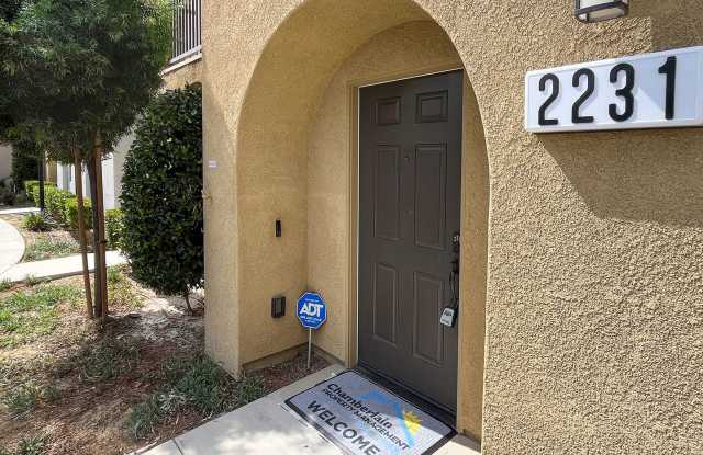 Beautiful 4 bed 3.5 bath condo in gated community - 2231 Solara Lane, Vista, CA 92081