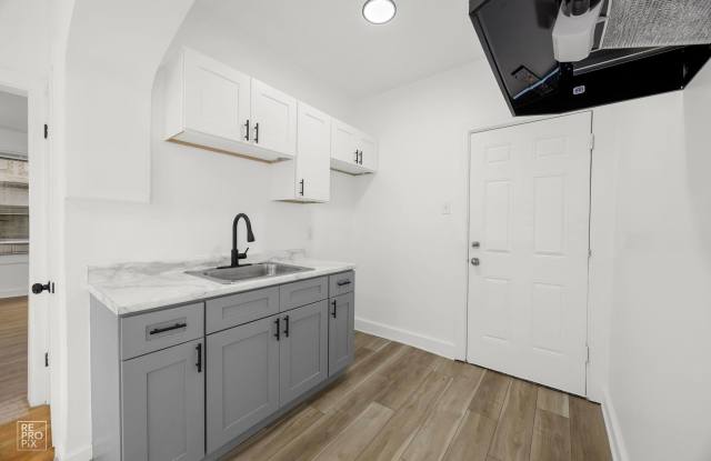 8051 S Ingleside Gallery 2