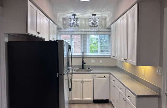 7556-7560 Byron Pl Gallery 3