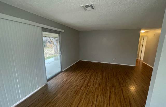 Charming 3-Bedroom Home in Hemet! Gallery 4