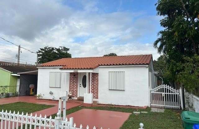 3361 NW 16th St photos photos