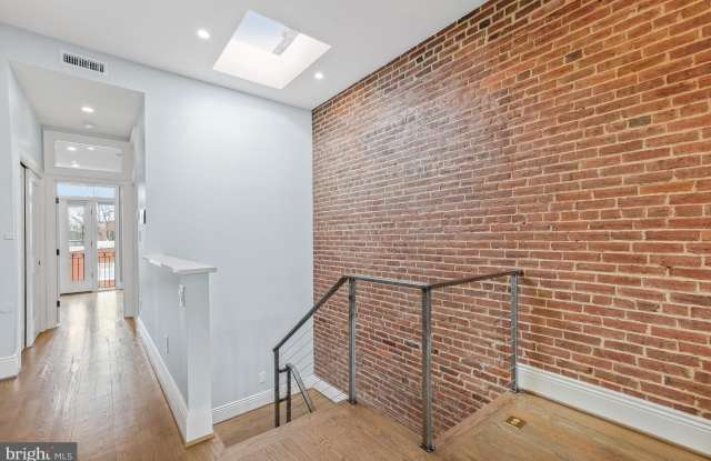 416 A Street SE unit: 3 photos photos