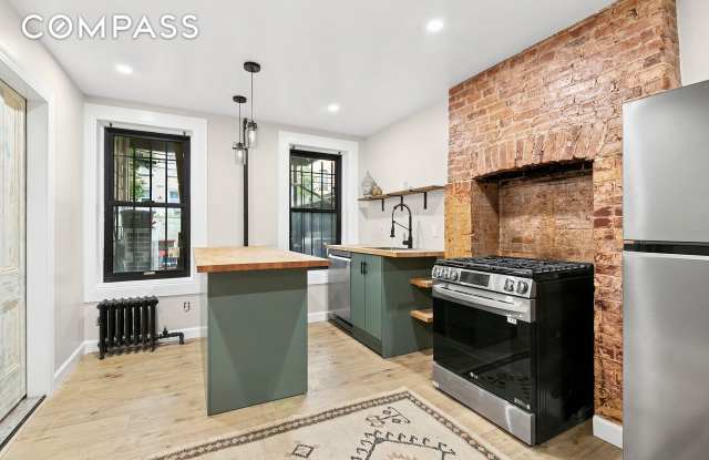 555 MacDonough Street photos photos