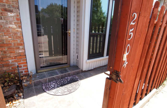 2504 Shady Ridge Dr Gallery 3