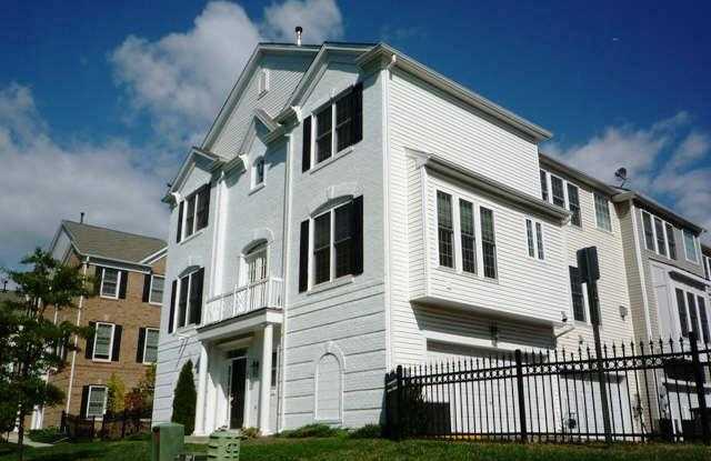 2421 HUNTINGTON PARK DRIVE - 2421 Huntington Park Dr, Huntington, VA 22303