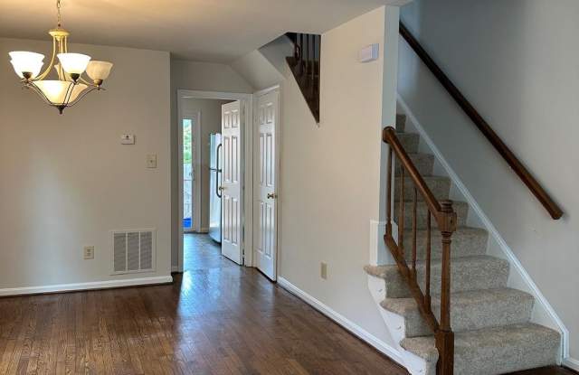 500 COLECROFT COURT Gallery 4