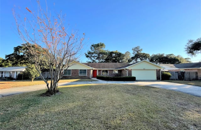 122 Country Club Road - 122 Country Club Road, Lake Lorraine, FL 32579