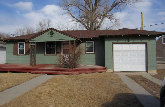 Charming 2 Bedroom W/Garage photos photos
