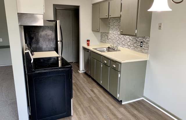 810 9th Avenue South - 8 photos photos