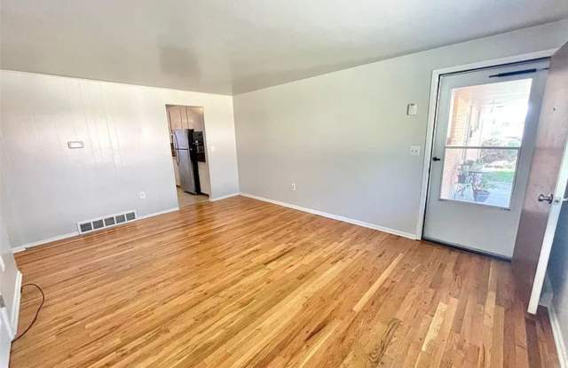 Newly remodeled kitchen and bathroom- 2BR Duplex in Littleton photos photos
