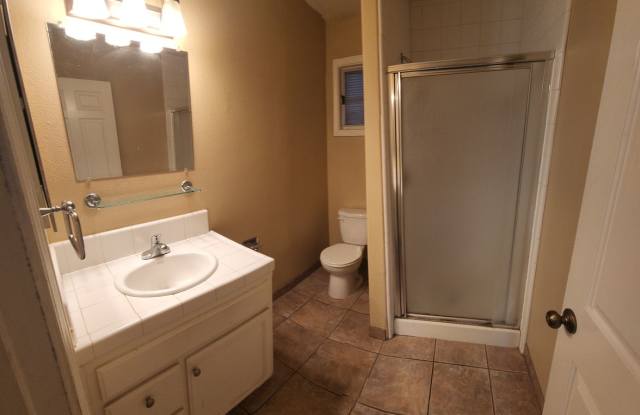 Charming Cottage off of Grand Avenue/Mill Street photos photos