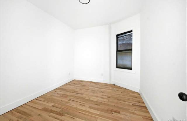 35 Lawrence Street Gallery 1