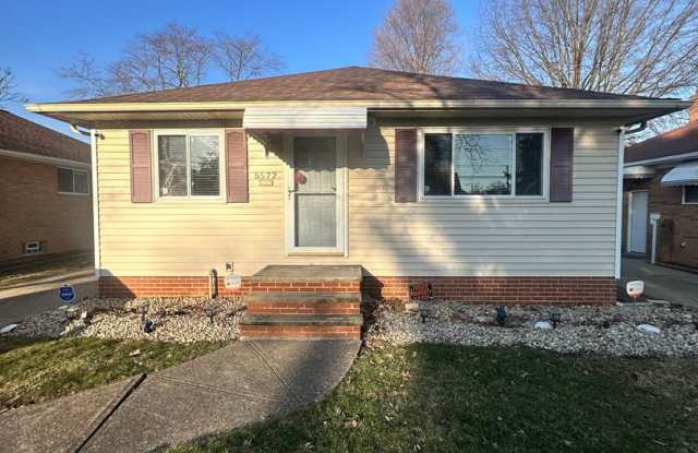 Charming 3-Bedroom Property in Prime Location - 5572 East 141st Street, Maple Heights, OH 44137 Charming 3-Bedroom Property in Prime Location - 5572 East 141st Street, Maple Heights, OH 44137