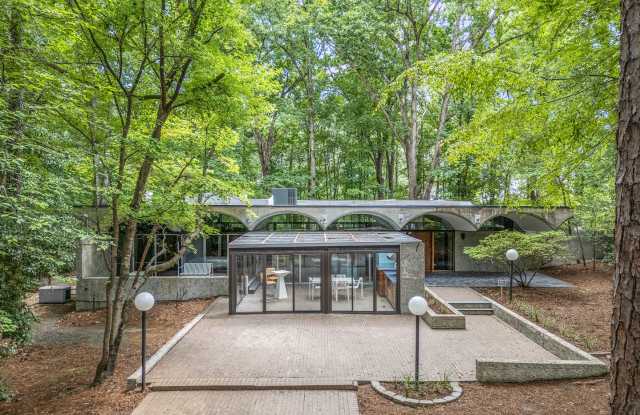 Historic Mid-Century Modern Furnished Retreat on .83 Acres in Chapel Hill Gallery 3